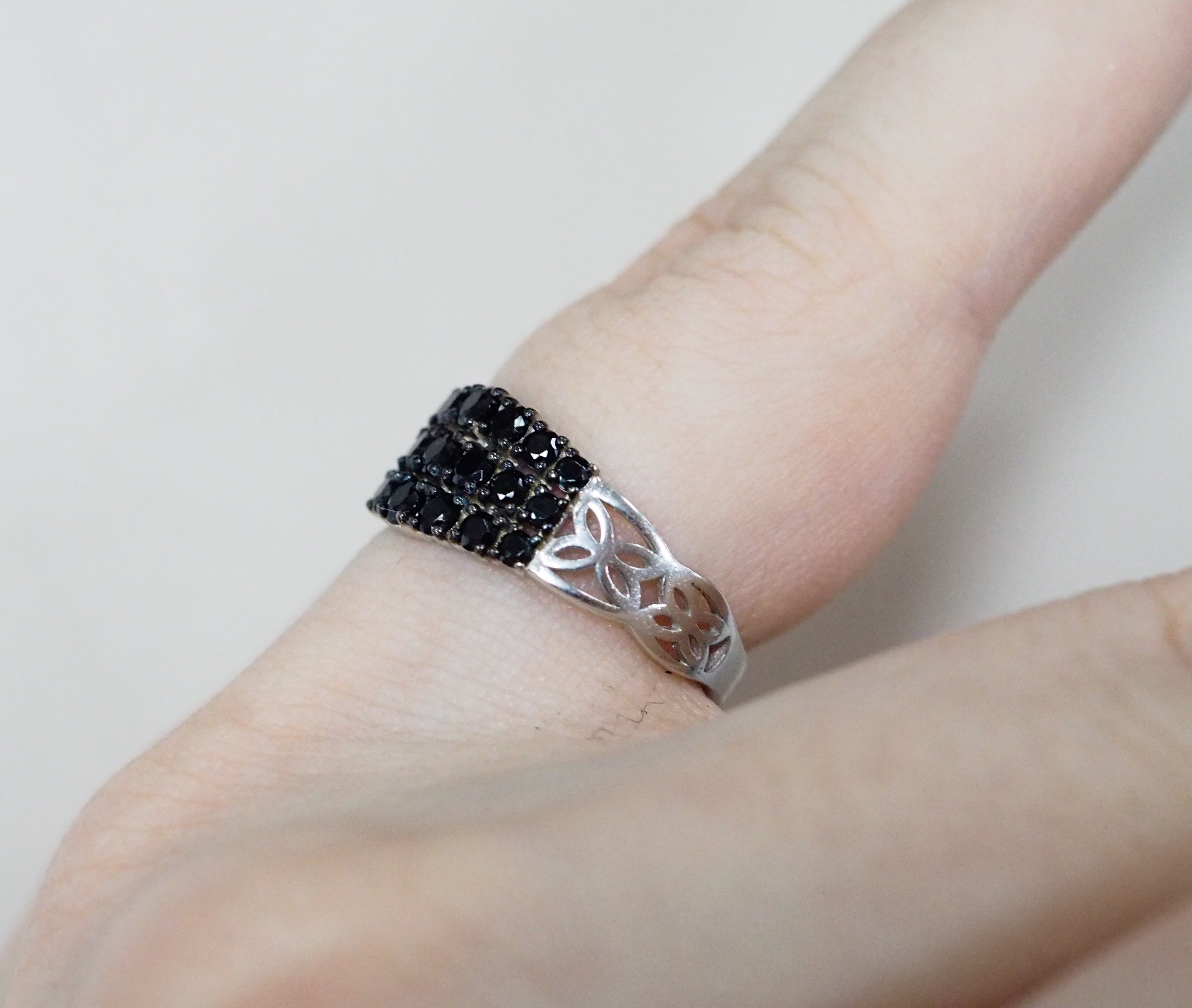 Серебряное кольцо со шпинелью